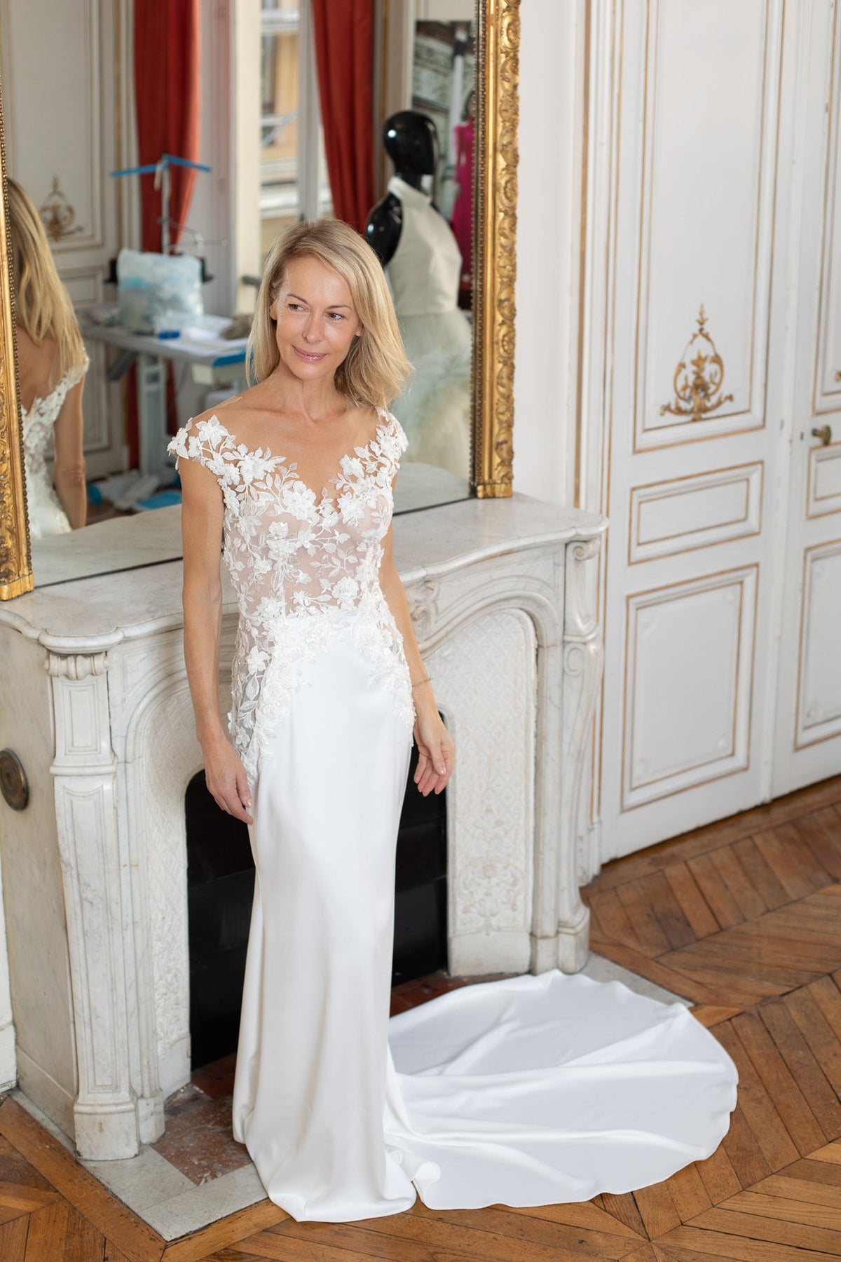 Fiamma Bianca Gown: Off-shoulder look