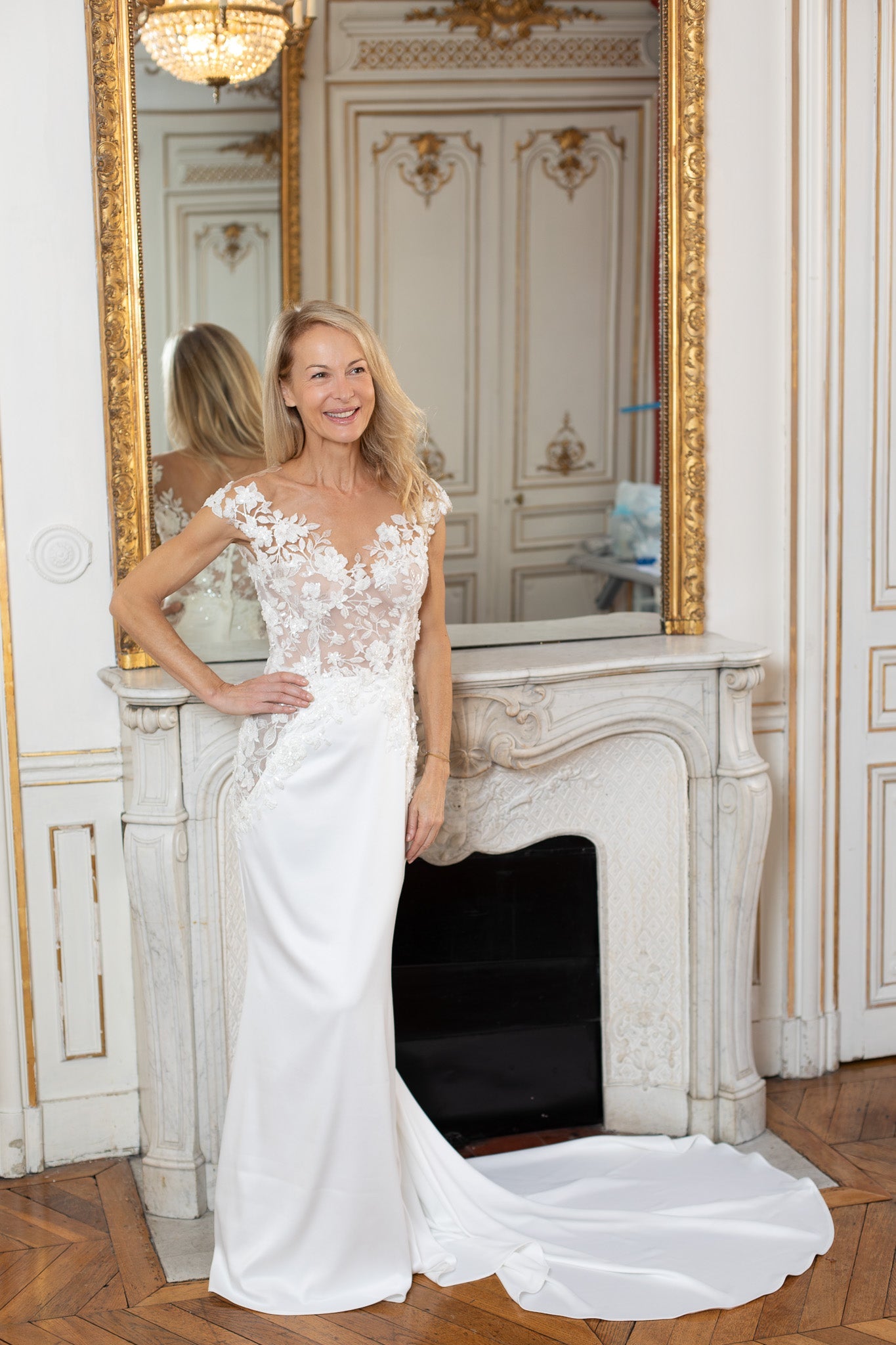 Fiamma Bianca Gown: Off-shoulder look