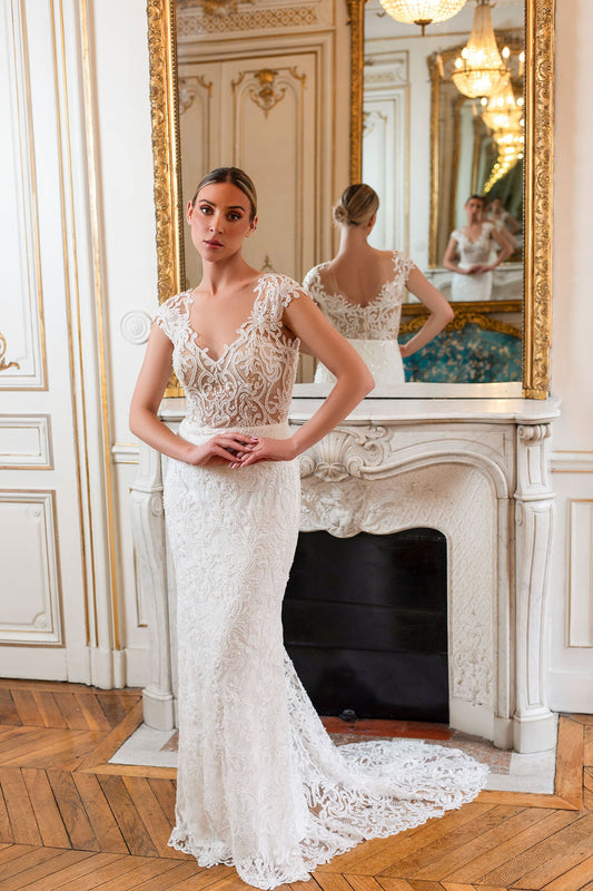 Celestia Adélaïde: Lace Sheath Wedding Gown
