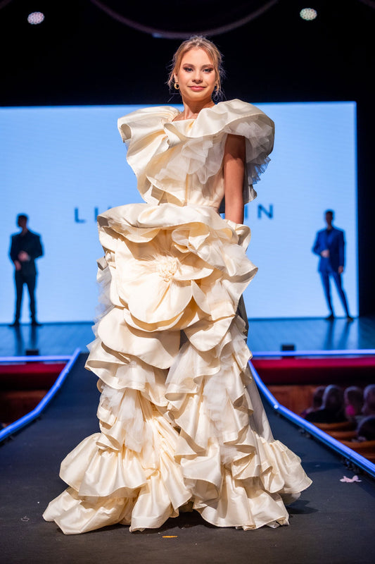 Seashell Walking Flower Dress: For Outdoor Weddings