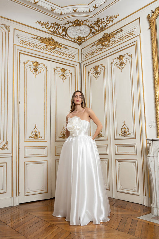 Walking Flower Blossom Gown: For a modern bride