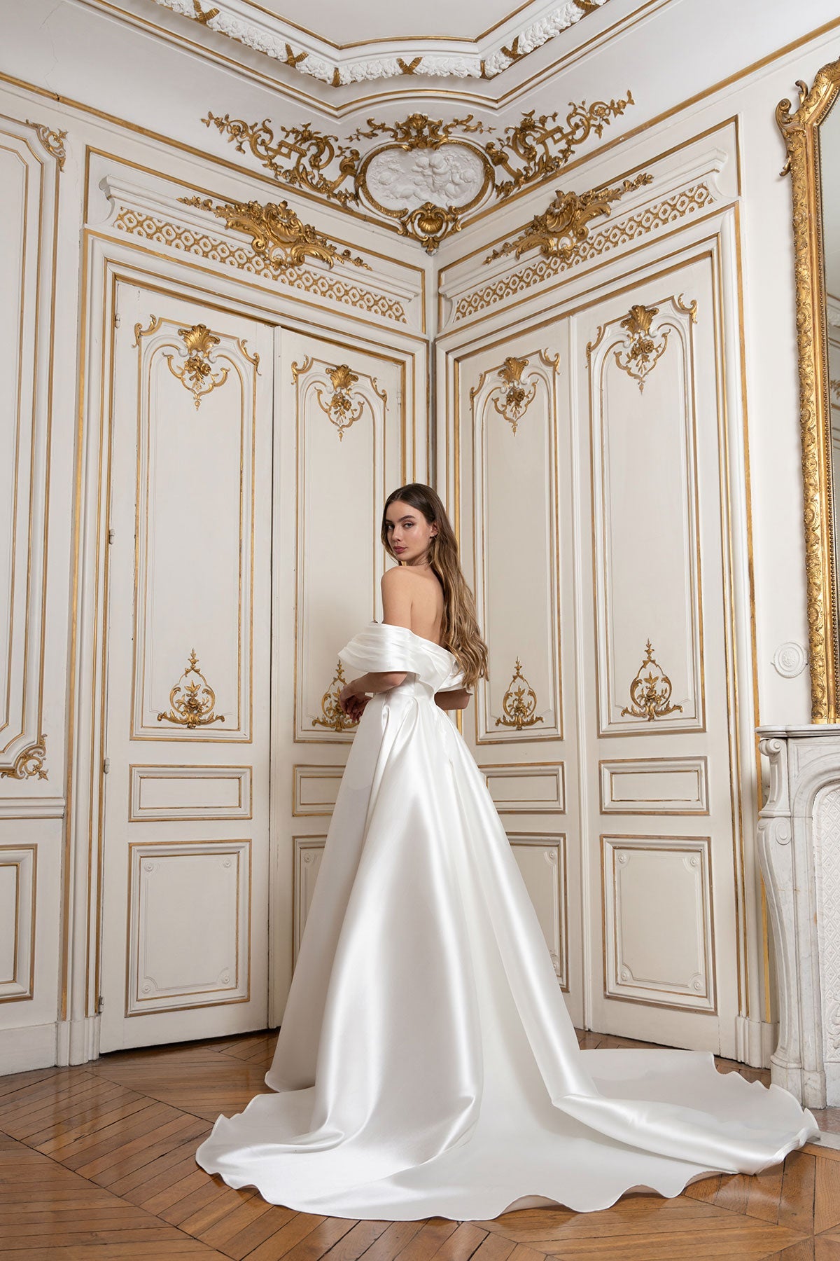 Dariana: Off-shoulder Wedding Gown