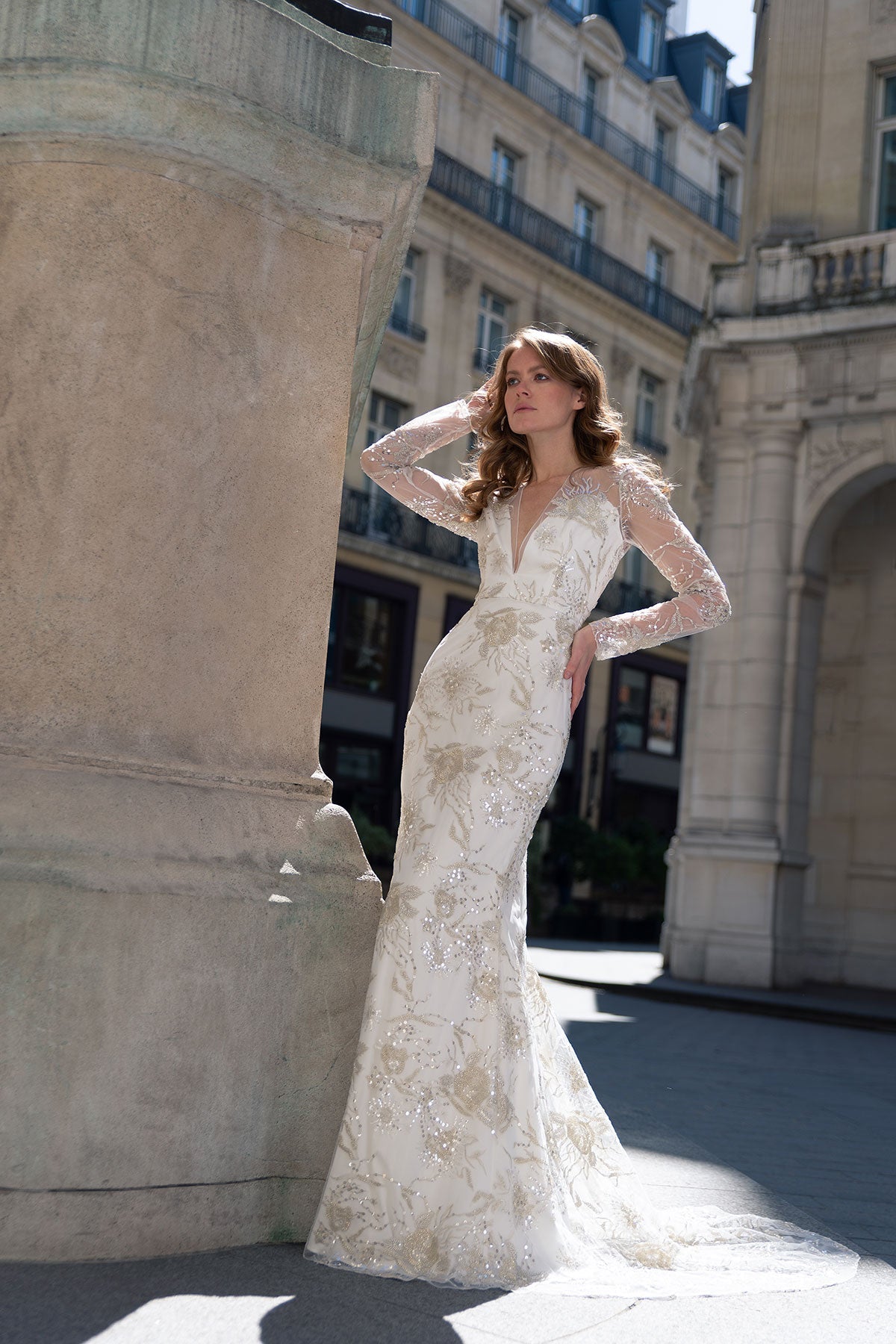 Paradis Dress: Flattering V-neck