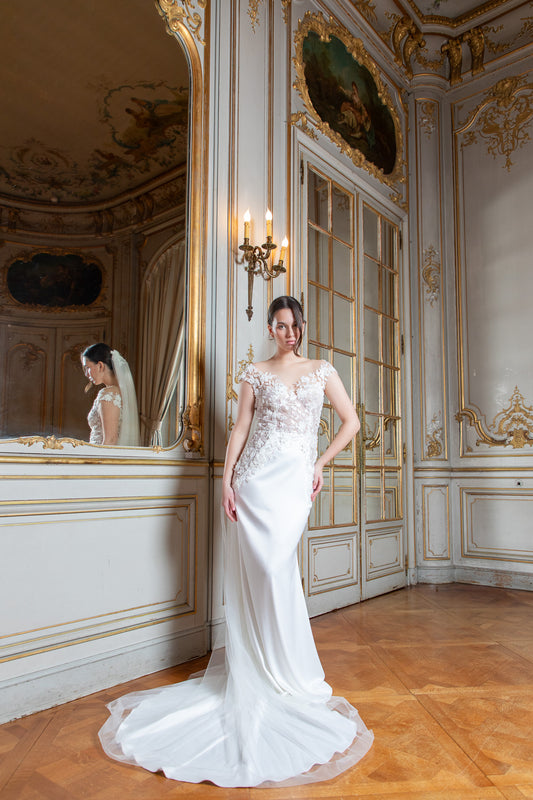 Fiamma Bianca Gown: Beautiful Train